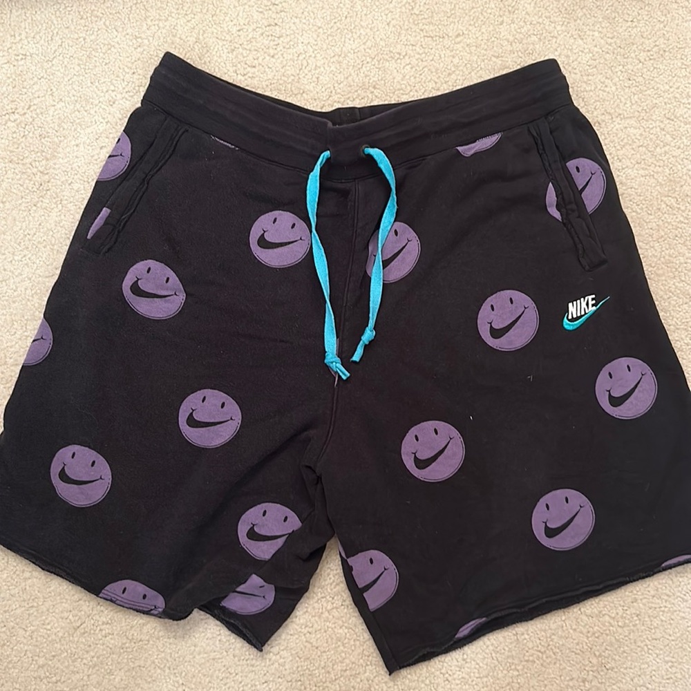 Men’s XL Nike Shorts Smiley Black and Purple good condition